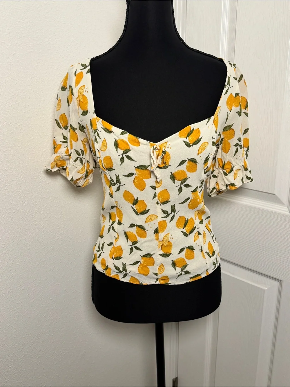 Reformation Delevan Top Size 10 Ivory Lemon Print Sweetheart Puff Sleeve Smocked